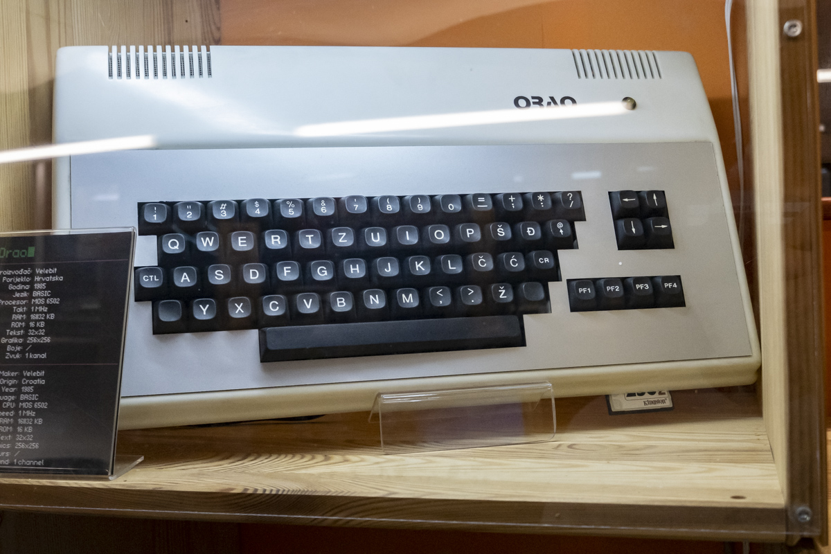 But Galaksija wasn't the only domestically built computer. There was also Galeb (Seagull) and Orao (Eagle), designed by Miroslav Kocijan for PEL Varaždin and built around MOS 6502 CPU, found in the Apple II, C64, BBC Micro...