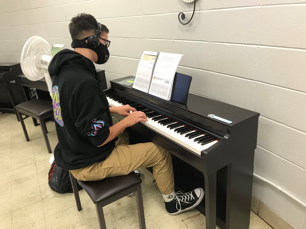 hamcoschools's tweet photo. Today we're spotlighting Mrs. Katheron Latham, the choral director at Central High School, for her work on the new Piano Lab at CHS. 

Read more: https://t.co/UCWrdTVZJx https://t.co/hMddTLEA6q