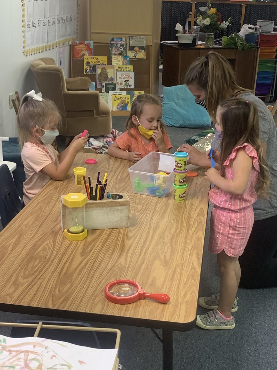 Lakeview Preschool afternoon session is busy on the first day the school year!