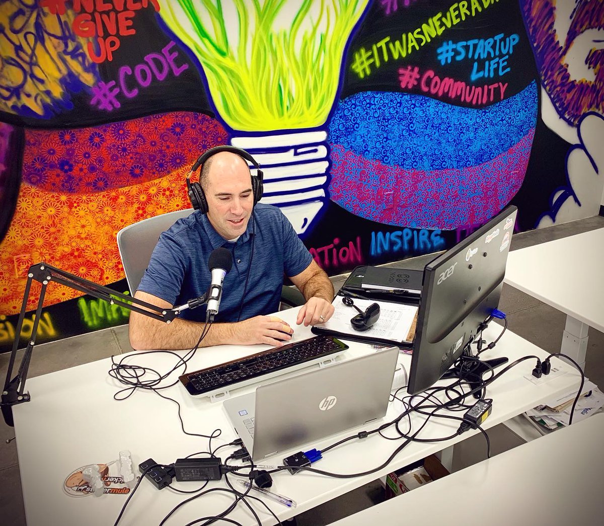 Productivity plummeting with kids &amp; spouse all working from home? Get out of the house and into a quiet, distraction-free, and socially distant work environment. Coworking starter kit including air pods with a 6-month membership now through end of August! azcowork.com/schedule-a-tou…