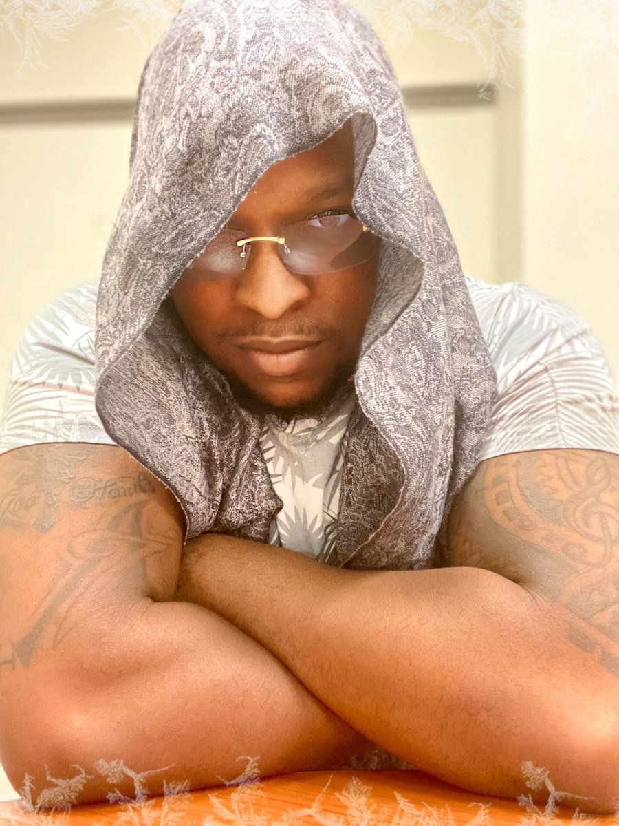 LangztonxKing's tweet image. Many Have An Idea Of Me But Few Get The Picture.
*
*
#facemodeling #facemodel #shades #mucles #tattoos