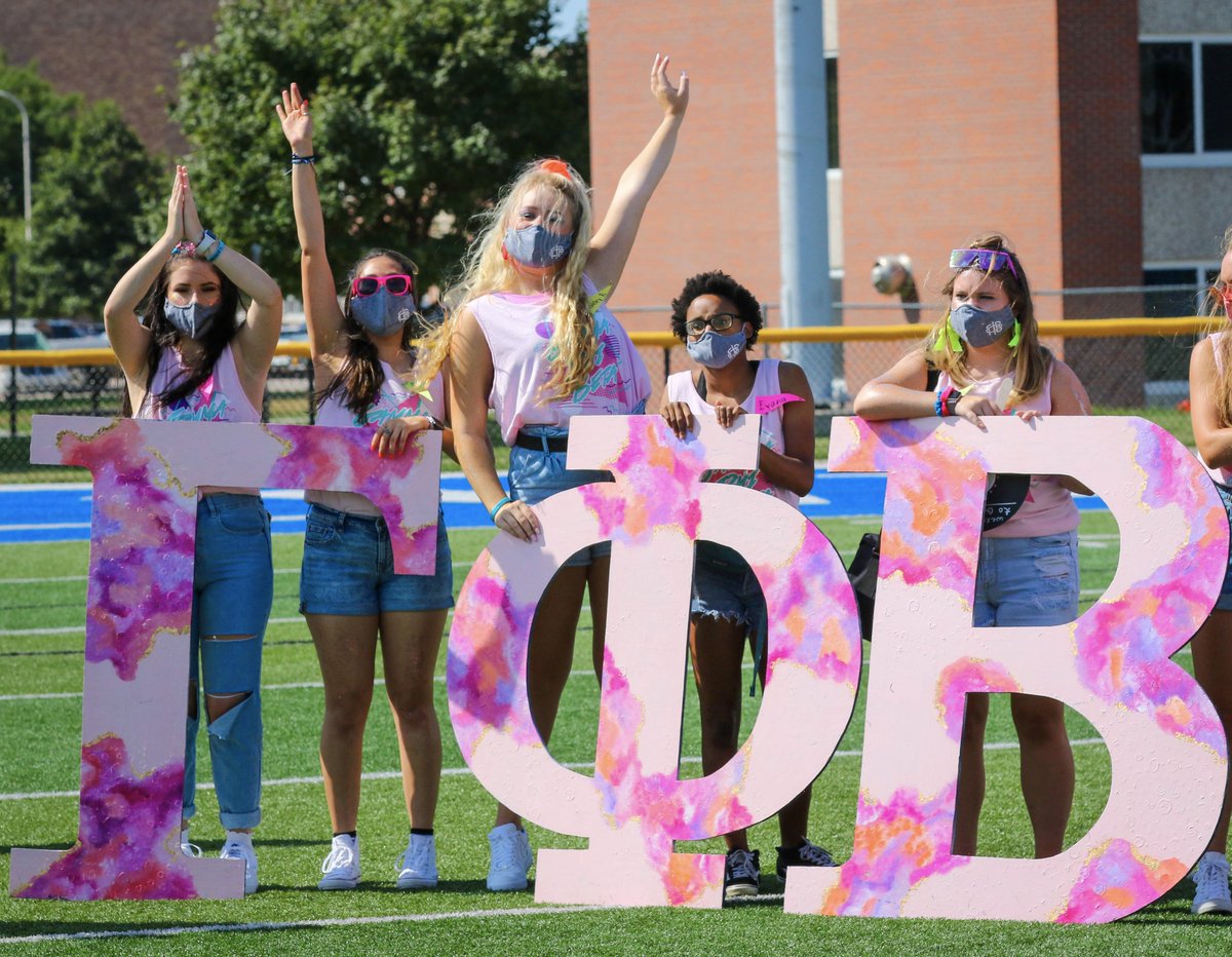 UNKearney's tweet photo. 📸: @UNK_GreekLife Sorority Bid Day 2020 https://t.co/p98G5JoHbm https://t.co/cOvBq60QRu