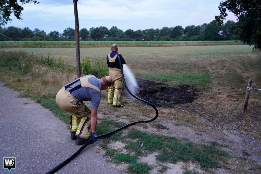 Brandweer dooft bermbrand in #Budel ?. #Cranendonck.
