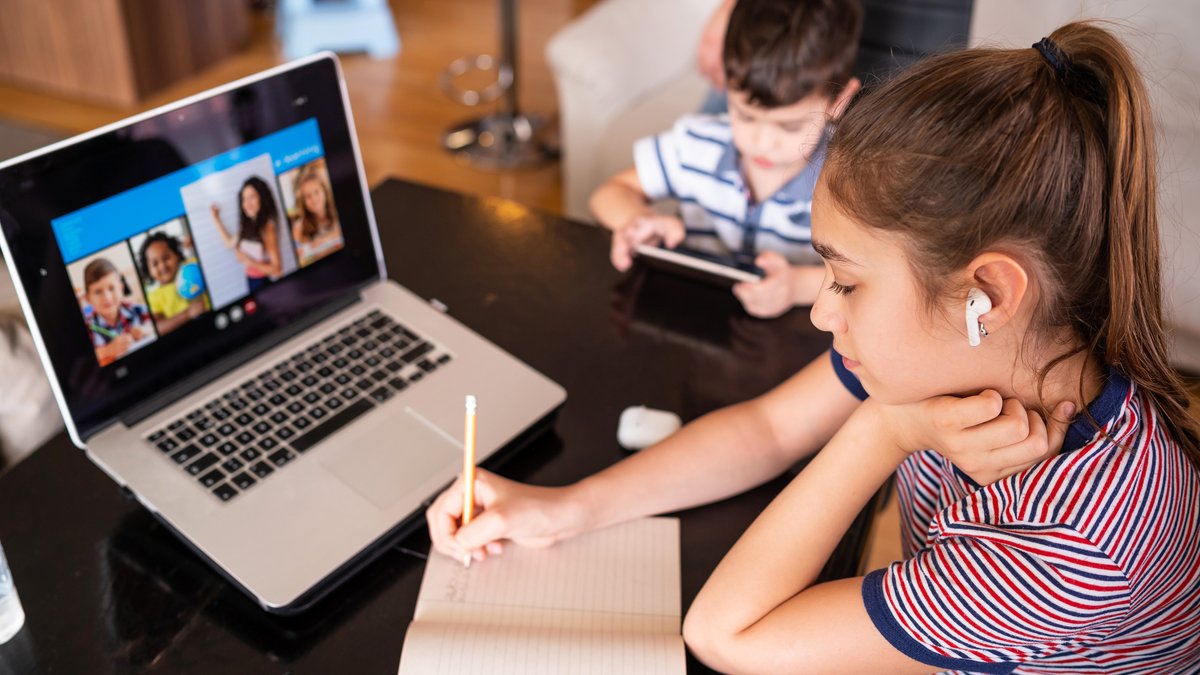 VDOE News (@vdoe_news) on Twitter photo <a href="/DrJamesLane/">James Lane</a> announces the expansion of VDOE's Virtual Virginia allowing public schools in the Commonwealth access to host virtual classes throughout the 2020-2021 school year at no cost to school divisions through $3.5 m in CARES Act funding: ow.ly/ZQZg50B4Ub8 <a href="/DrJamesLane/">James Lane</a> announces the expansion of VDOE's Virtual Virginia allowing public schools in the Commonwealth access to host virtual classes throughout the 2020-2021 school year at no cost to school divisions through $3.5 m in CARES Act funding: ow.ly/ZQZg50B4Ub8