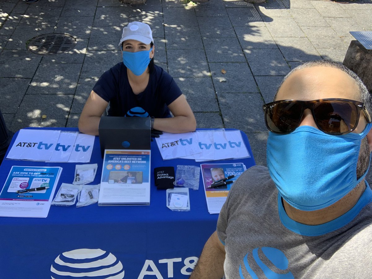 Mando_N24's tweet photo. #NYCTAKEOVER #NYCProspecting #lifeatatt Come see us at the food court @ LIC. AT&amp;T have promotions that suits everyone in your Family 📲📺⌚️ @JuanGNYC @Danny_Perez_01 @judy_cavalieri https://t.co/eoMuqvoEMd