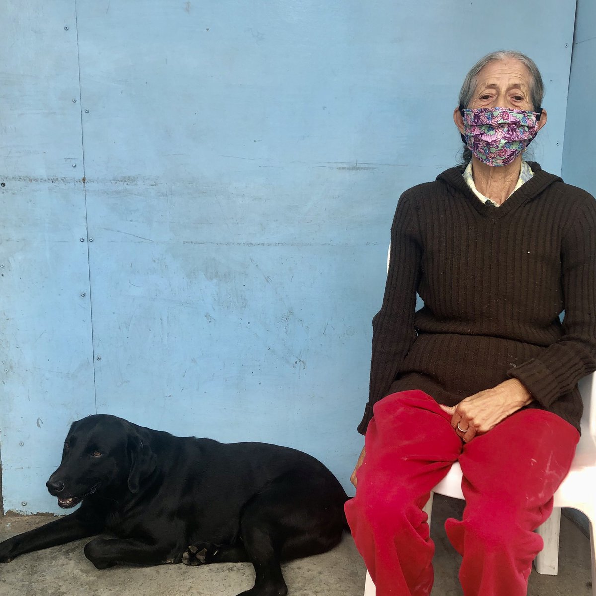 tototraveler's tweet photo. Gracias al apoyo de @Estampamos y los diseños de @catalinaestrada terminamos la entrega de los 2 mil tapabocas. Cuando el arte y la solidaridad se unen en un mensaje de cuidado.
#MedellínMeCuida #catalinaestrada 
#NosMueveLaCultura https://t.co/Od3qnoWYe1