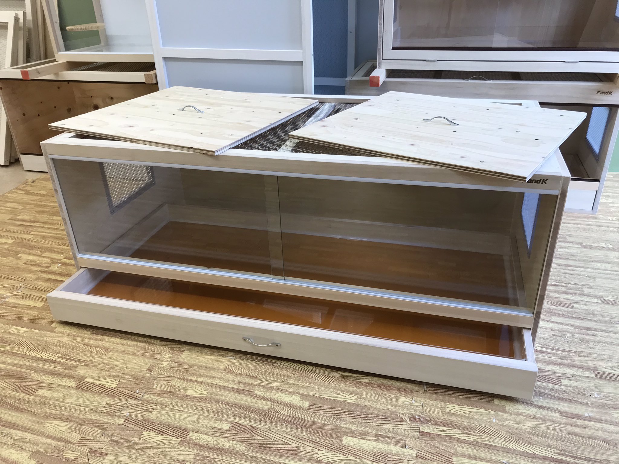 ＦandＫ爬虫類木製ケージ　900×450×450 FandK爬虫類木製ケージ アルミサッシ仕様 900×450×450 - メルカリ