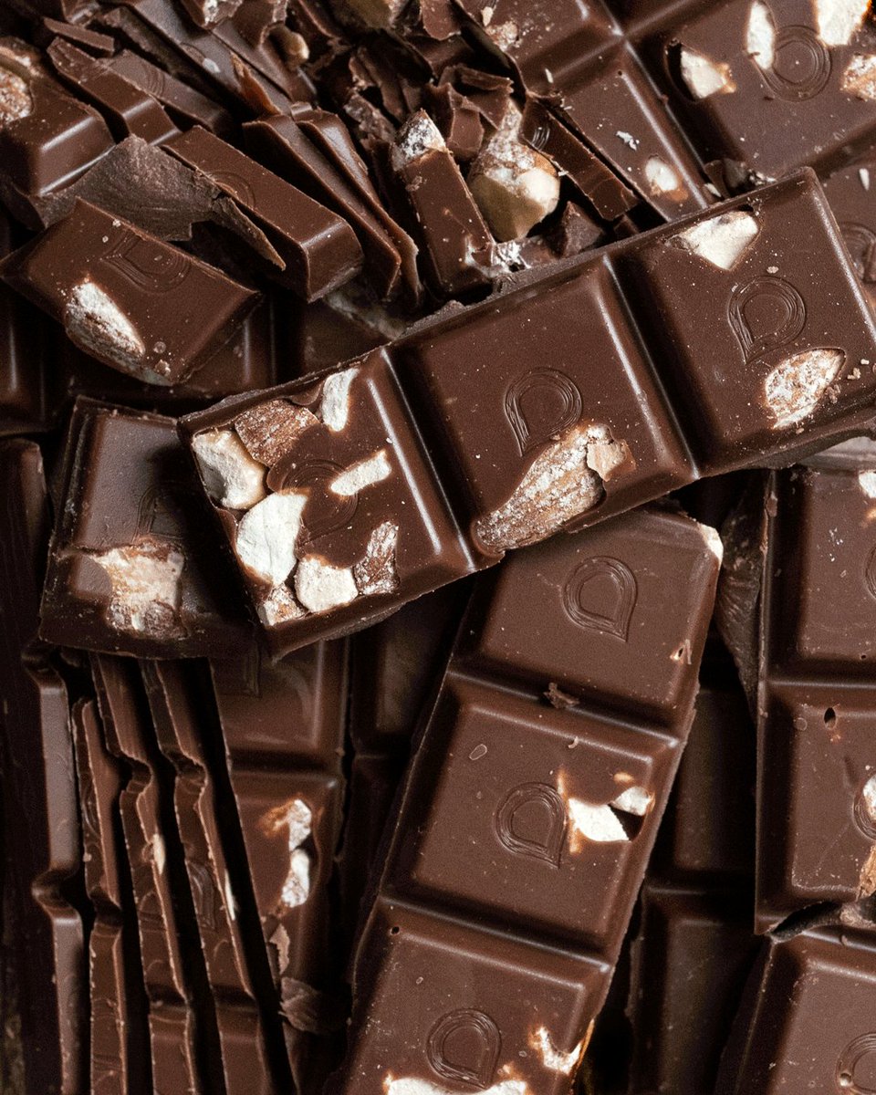 Just cashew-ally teasing you with the newest member to join our 80g crew 😜 Smooth, yet plenty of crunch 💥#comingsoon #sneakpeak #newflavour #droppingsoon