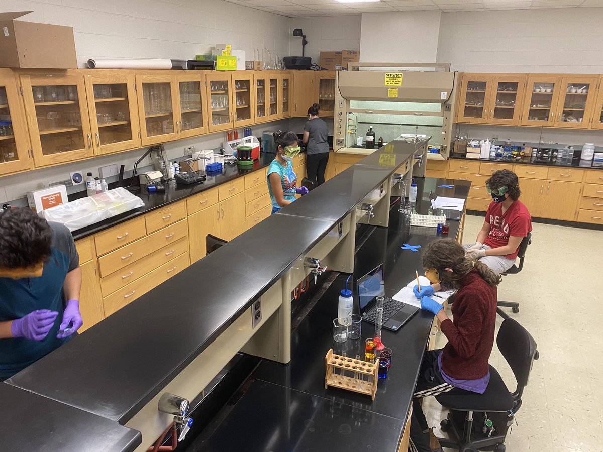 holtmomma4's tweet photo. Corona Chemistry Labs #makingthebestofit #covidchemistry #JCEC https://t.co/CIgBCXQS7T