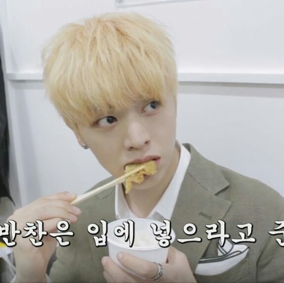 «30 Day Bias Challenge»D-3 - Bias eating #SUNGJAE  #성재  #BTOB  #비투비