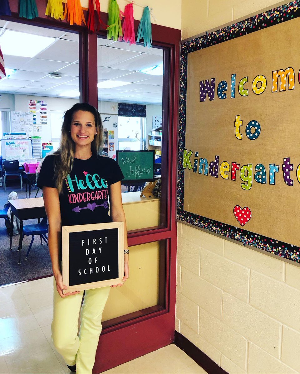 kaleidescopeink's tweet photo. Great first virtual day of school! My Kinders and their families are going to soar this year! 🥰🥰 #d187engaged @nccusd @AlexHuskies187 https://t.co/REweMsSIkL