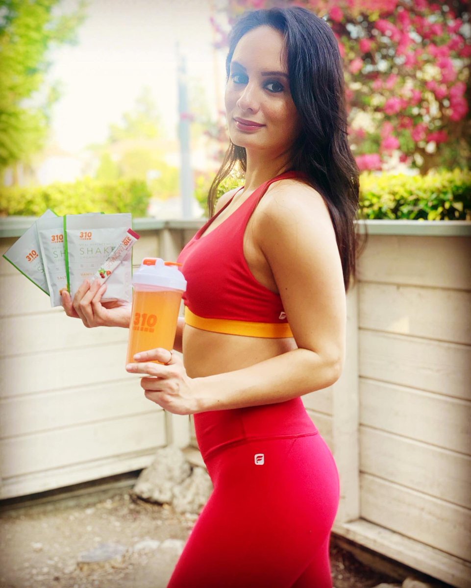 thealexisjoy's tweet photo. 🏃🏻‍♀️ @310Nutrition now has ORGANIC products!! Thanks #310Nutrition for sending me these amazing, organic shakes and lemonade mixes. 

After a good, at-home workout, I love making a delicious smoothie with my 💪🏻310 Nutrition💪🏻 protein powder to get some more protein in for the day. https://t.co/bQEuCUC2bf