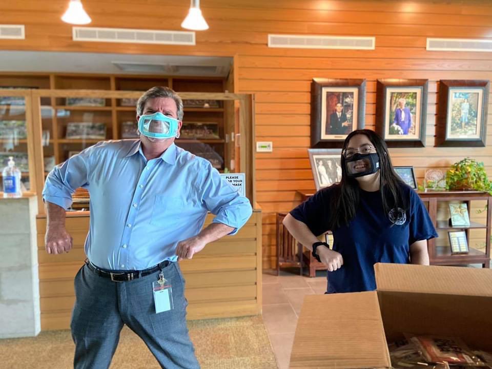 SOS_SanAntonio's tweet photo. We are so proud of Laylah, today she delivered masks for all the students at Sunshine Cottage School, after months of hard work and support from our SOS members and the community! @ksatnews @AliciaBarreraTV @ywlasatx @emmafayerudkin @SAISD @Rafinova_go https://t.co/qMnxCv1Wkb