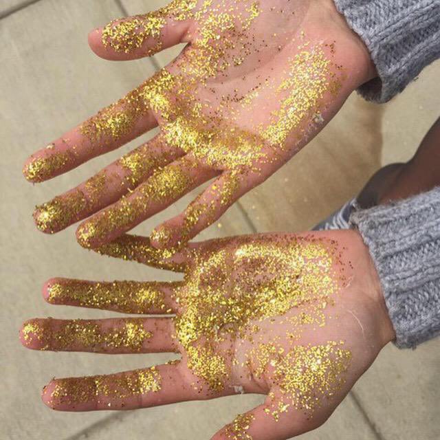 lindalovebot's tweet photo. touching freddie mercury do be like this https://t.co/rnll1DgueY