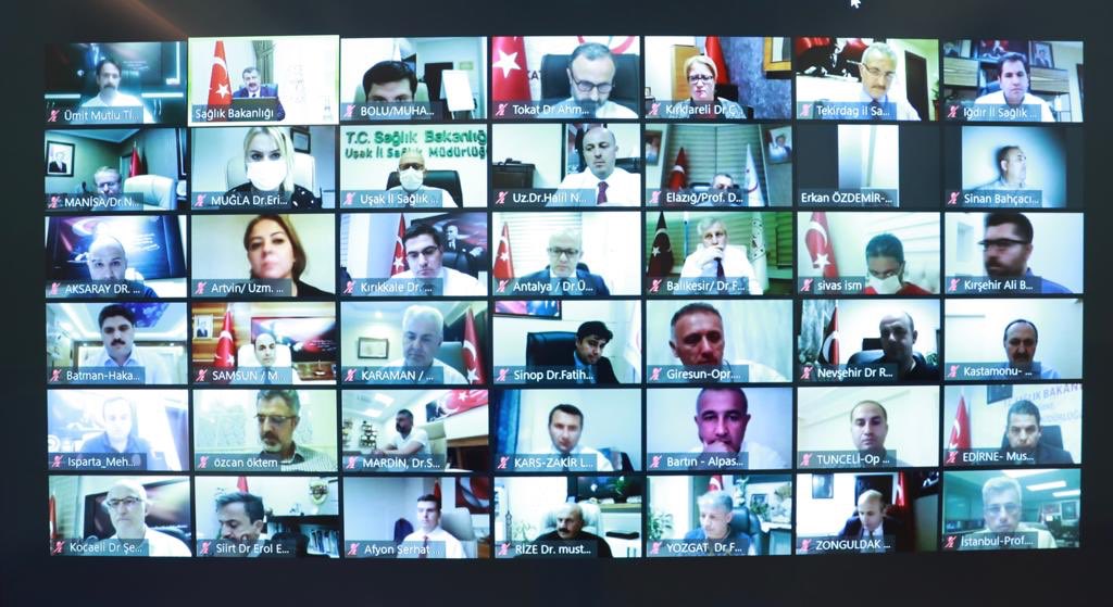 BU AKŞAM, 81 İLİN SAĞLIK MÜDÜRÜYLE TOPLANTI YAPTIK. 4 saat süren toplantıda, vaka artışının yoğun olduğu illerde alınacak tedbirleri; tanı ve tedavide yeni yaklaşımları ele aldık. Hasta ve temaslı tespitinde hızlı hareket edilmesi, tedavilere süratle başlanması talimatını verdik.