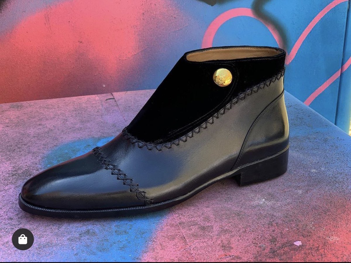 stonebwoy's tweet image. Gimme Name For This Badman Shoes.. 🤣🤫 
#EverythingDifferent 
#TrendSettingThing 
#Customized
#PutuuLevel