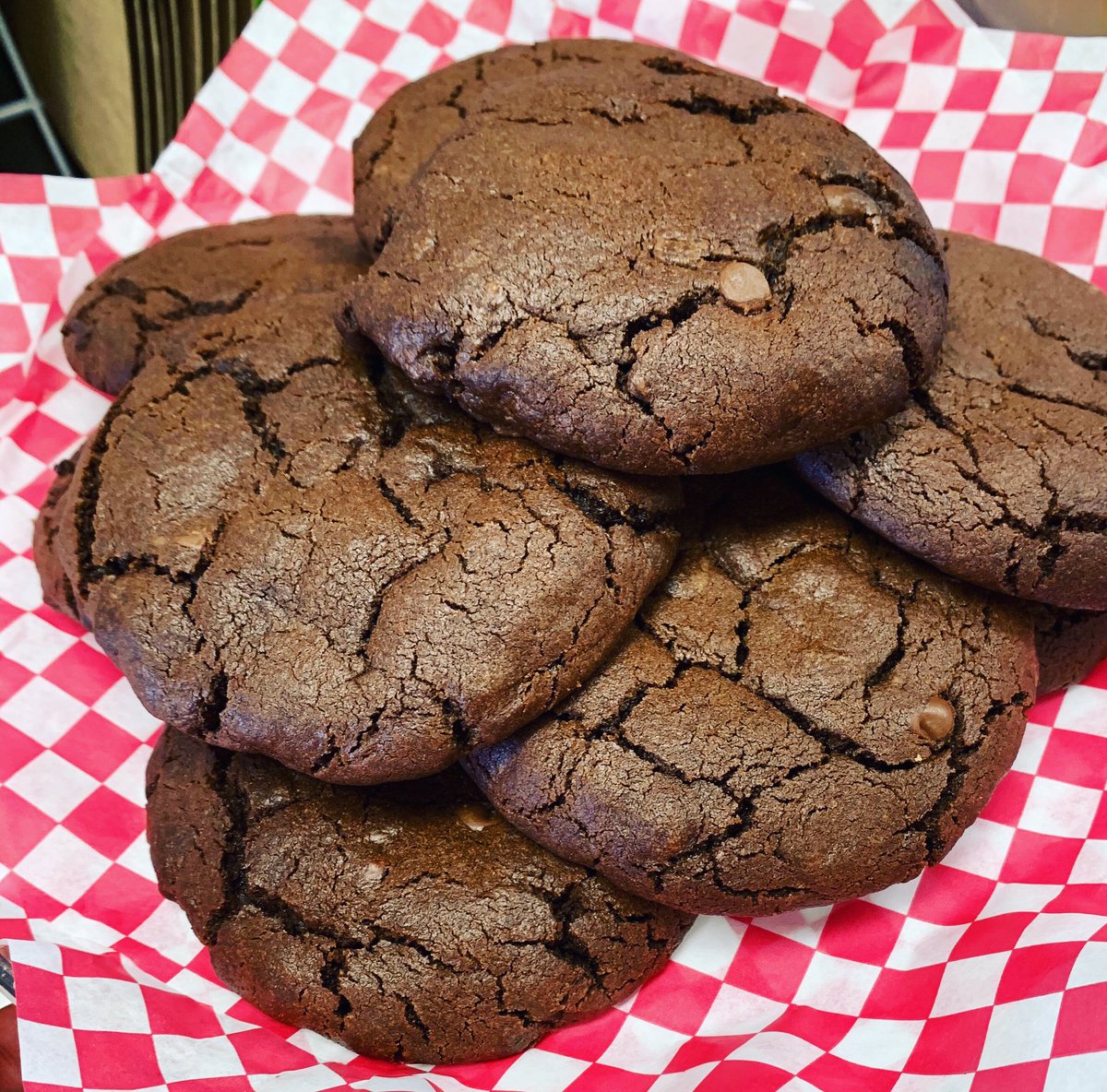 HBTheScoop's tweet photo. Double Chocolate Chip Cookies are ready! Only a few left get them before they’re gone. #chocolte #cookies #yum https://t.co/SyO8vYnwS8
