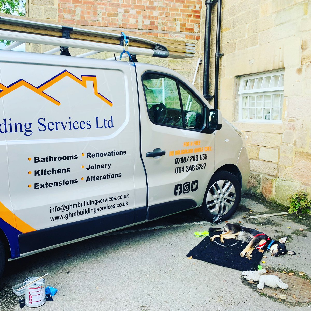 GHM_ltd's tweet photo. Been a hard day at work today for @GHM_ltd newest recruit 🐕‍🦺 👌 #puppytoworkday #newemployee #doggydaycare #itsadogslife🐾 #tiredpuppy #painting #sashwindows https://t.co/H03WD5lE09