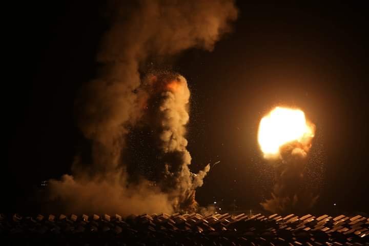 learnpalestine's tweet photo. Khan Younis, Gaza, Palestine a short while ago after an Israeli Occupation terror attack
#Palestine #Gaza #PalestineUnderAttack #GazaUnliveable #GazaLockdown #Gaza2020 #GazaUnderAttack https://t.co/dSQj5nSTri