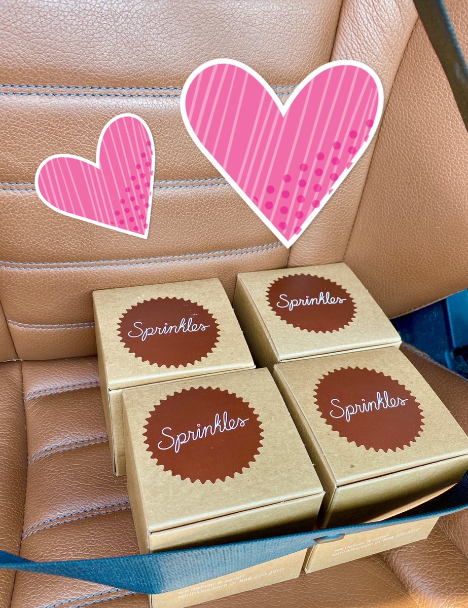 PHILANTHROPYCCC's tweet image. Precious cargo! @sprinklescupcakes #sweetsformysweet #sprinkles #cupcakes #beverlyhills90210