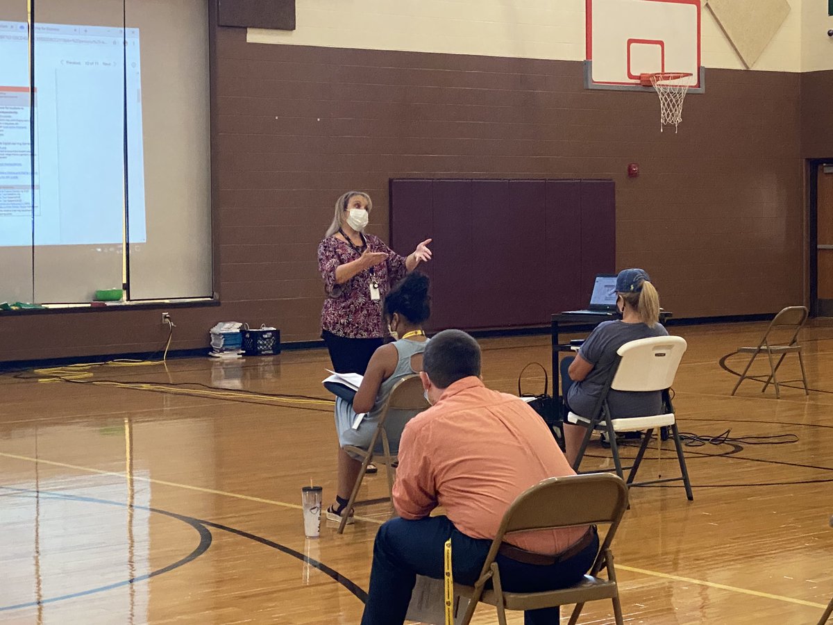 PrincipalSuggs's tweet photo. Feeling good about Math & Science teachers at Glen Oak! Our Math and Science Curriculum Director, Tracy Donath put teachers at ease today with a breakdown of how to teach the content virtually and threw in a few tricks along the way! #preparationiskey #GOBOLD #GOBEYOND #psd150 https://t.co/505Ou0J2YA