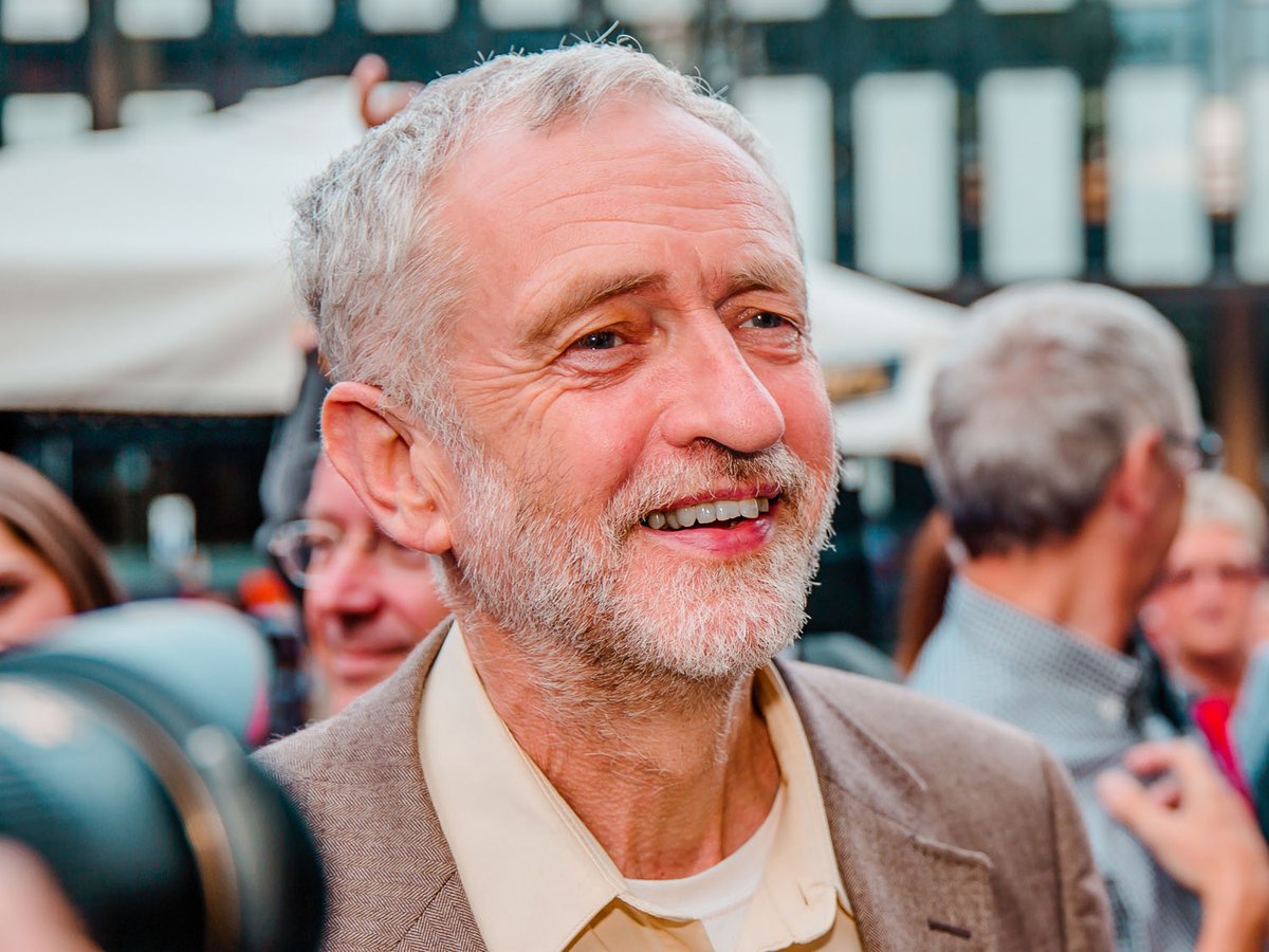 People queued for hours for Jeremy’s rallies. This one was no different; there wasn’t a single seat left vacant in the hall. Jeremy had to give an additional speech outside to hundreds of supporters who couldn’t make it inside.