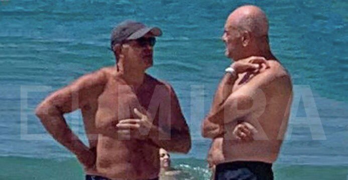 vox_es's tweet image. Condenado por el mayor fraude de la historia, 680 millones, en la playa en lugar de la cárcel, sin mascarilla ni distancia, y de charla con el ministro de Justicia.

Hay que reconocer que le echan narices. Son la MAFIA.

📢 #MotivosParaLaMoción