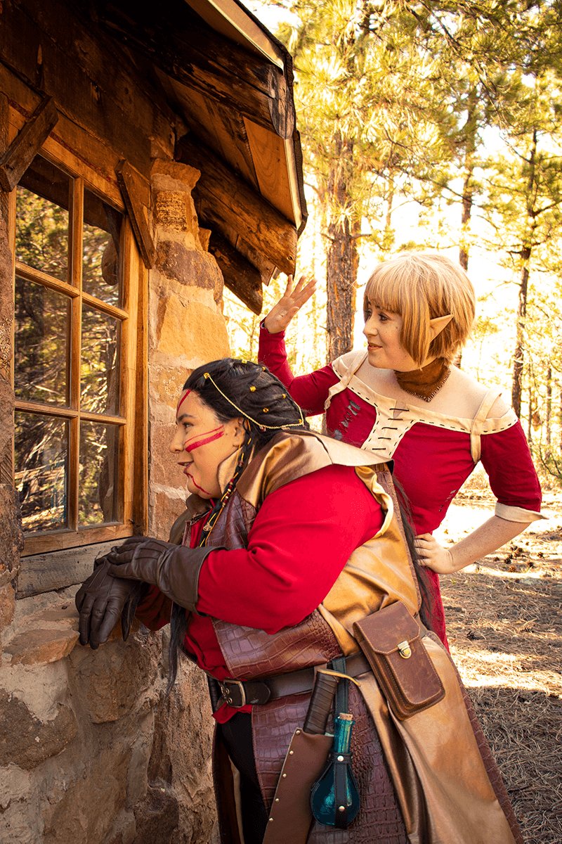 When they don't know we've stolen their breeches! You're a right laugh, Inky.⁣⁣ Inquisitor:⁣  @Aurora_Bell18 Sera:⁣  @dejavudoodles⁣:⁣ @emlaurendesign⁣  #dragonageinquisition #dragonage  #cosplay