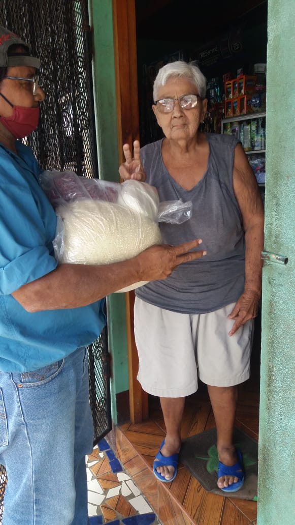 Somos2V's tweet photo. Nuestro buen Gobierno de #Nicaragua a travez del Distrito 2.1de Managua hace entrega de paquete alimenticio a madres de Heroes y Martir Y casos de todos con voz,  #OrgulloPatrio #PLOMO19 
@lacayo_ada https://t.co/wlieZUa1Ju