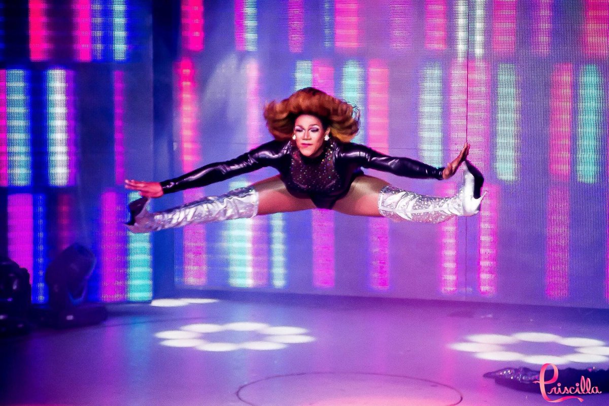 festapriscilla's tweet photo. Muito triste com o falecimento de Chi Chi Devayne... alguns cliques da passagem dela por aqui para que a gente possa lembrar sempre dela assim: feliz e dominando o palco. https://t.co/BPx4n3pFJf