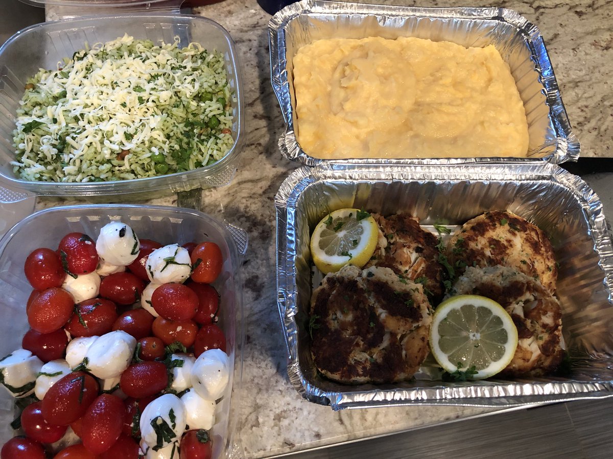JJLumia's tweet image. At home meal delivery from our friends at ⁦@Mindyscatering⁩ tonight! Crab cakes, cheddar mash, rice salad, tom/mozz salad! Can’t wait!

PS ⁦@AlexLLBaseball⁩ families-when looking to help another great small biz remember Erin &amp;amp; Bobby are part of our ⚾️ family!
