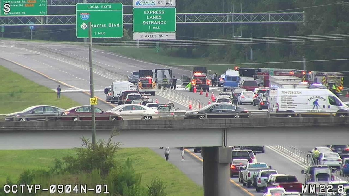 Clt_TrafficGuy's tweet photo. ⛔️I-77 Sb is NOT the place to be right now, in the N Meck area...@HPDNC suggest you take a different route.  Here's why: This accident near mm 22.  Backups will be with us a while.  GP lanes are blocked.  Use the TOLL LANES>
#CltTraffic #Charlotte #Clt #NC #SC https://t.co/gtlsqA429x