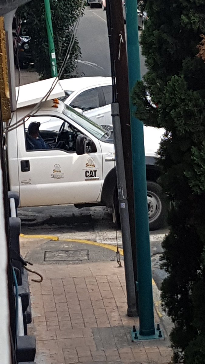 mikhern9's tweet photo. @UCS_GCDMX @Dany04297527 @OVIALCDMX @SSC_CDMX @Claudiashein Yo sigo esperando que venga a quitar a unos tipos en una camioneta desde hace 3hrs y todas las cosas que ponen para que no se estacionen los de una Pulqueria en Golfo de Tehuantepec col. Tacuba Del. Miguel Hidalgo https://t.co/TRsVLYfxqj
