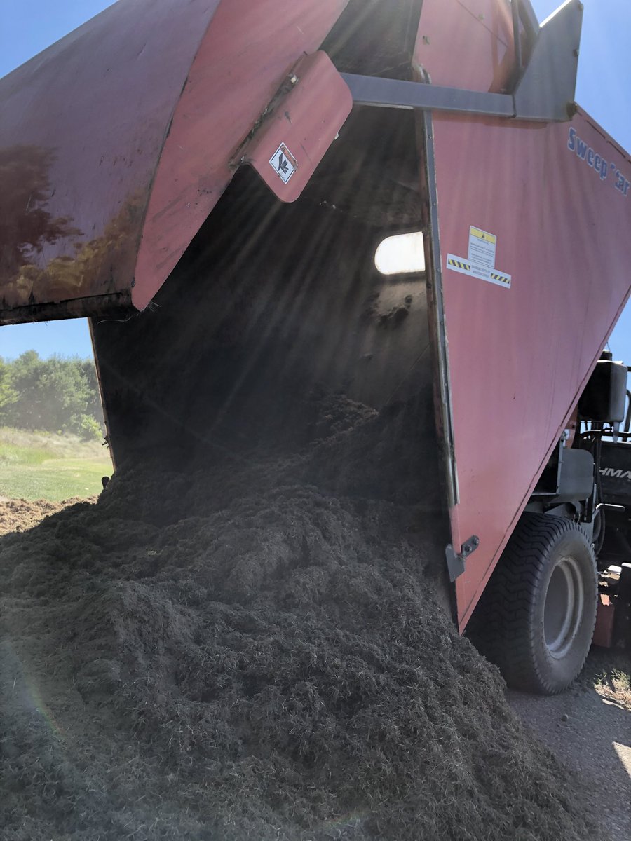 TurfAnimal93's tweet photo. At least the fairway is clean⛳️ 😅#turfislife #gettindirty #dusty #sweeper @ryansuretteMGC @jordanbrown1891 https://t.co/excjUy98pQ