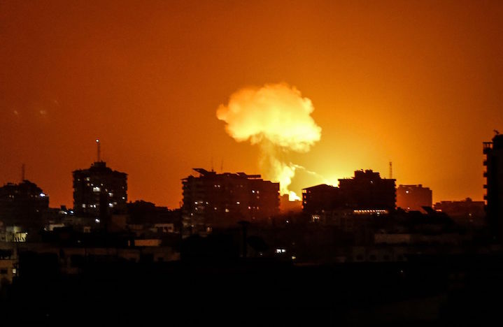 naiz_info's tweet photo. Israel bombardea por décimo día consecutivo una Gaza sin suministro eléctrico https://t.co/bc3FX3z2oL https://t.co/Mf4oOlLJ4x