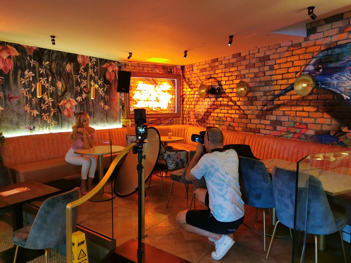 gilliandalycomm's tweet photo. Behind the scenes on a fun shoot this week in Arcadia Dublin @Kilcafebar

 If your a #PR or #Photographer looking a great location to shoot. This place is 👌 Edel, Joanna &amp; the team are fab! https://t.co/Lso9JAxZ9K