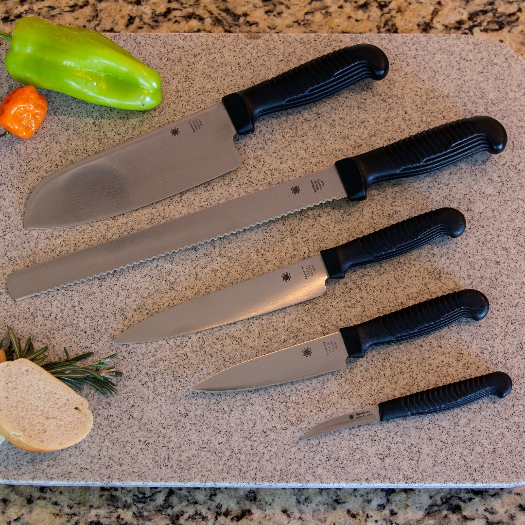SpydercoKitchen's tweet image. A collection of Kitchen Classics ready to go to work. #spyderco #spydercoculinary #kitchenclassics