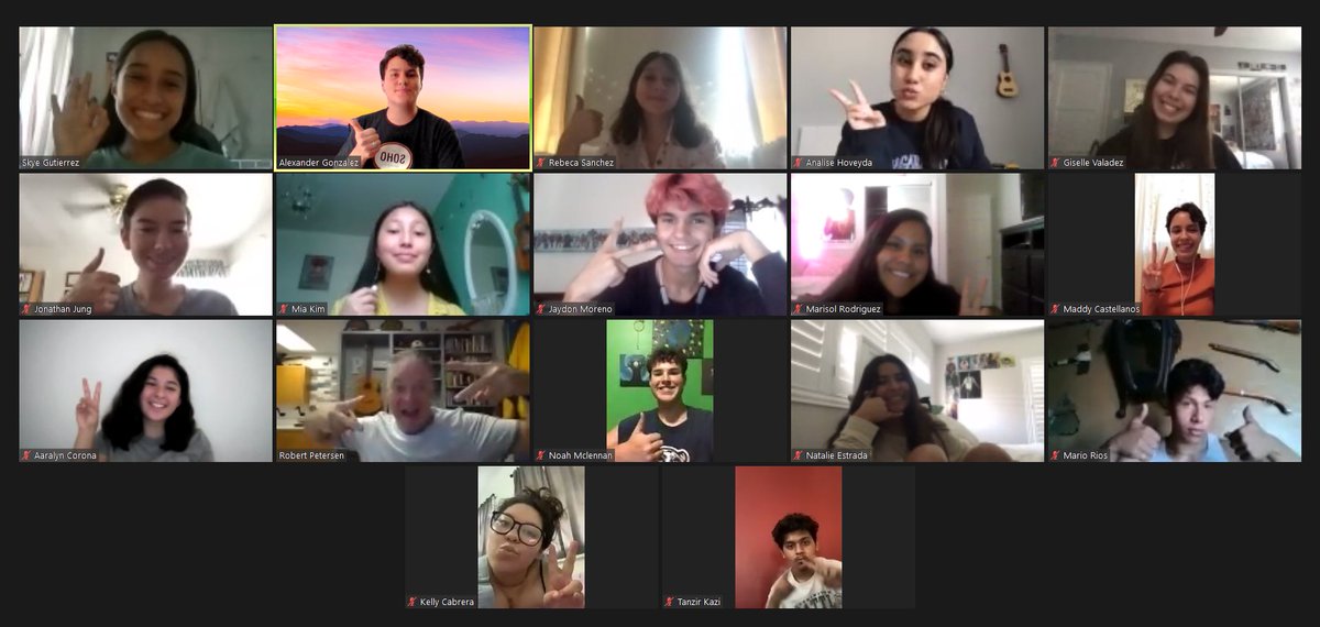 warrenhighchoir's tweet photo. Warren Choir 2020-2021✨Even though we can’t be together due to Covid-19, NOTHING will stop us from doing what we love!🎼💙💛🐻 https://t.co/I87cT0KxKE