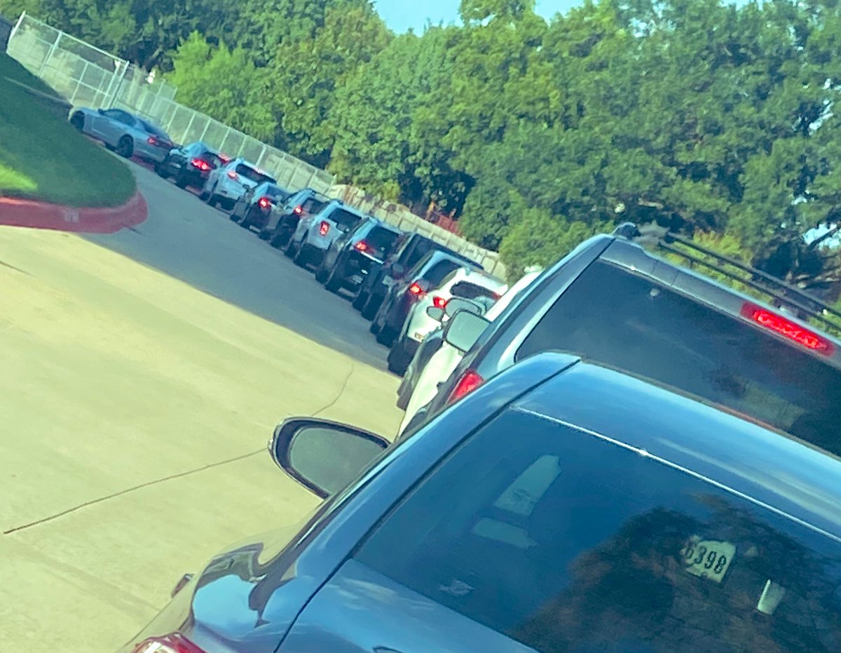 XXL's tweet photo. What artist would you wait in this line to get tickets for? https://t.co/IRDCT38Bhg