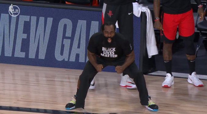 【影片】威少在場邊當教練！哈登調侃：反正他沒事可幹，最好是大點聲幫我們加油！-黑特籃球-NBA新聞影音圖片分享社區