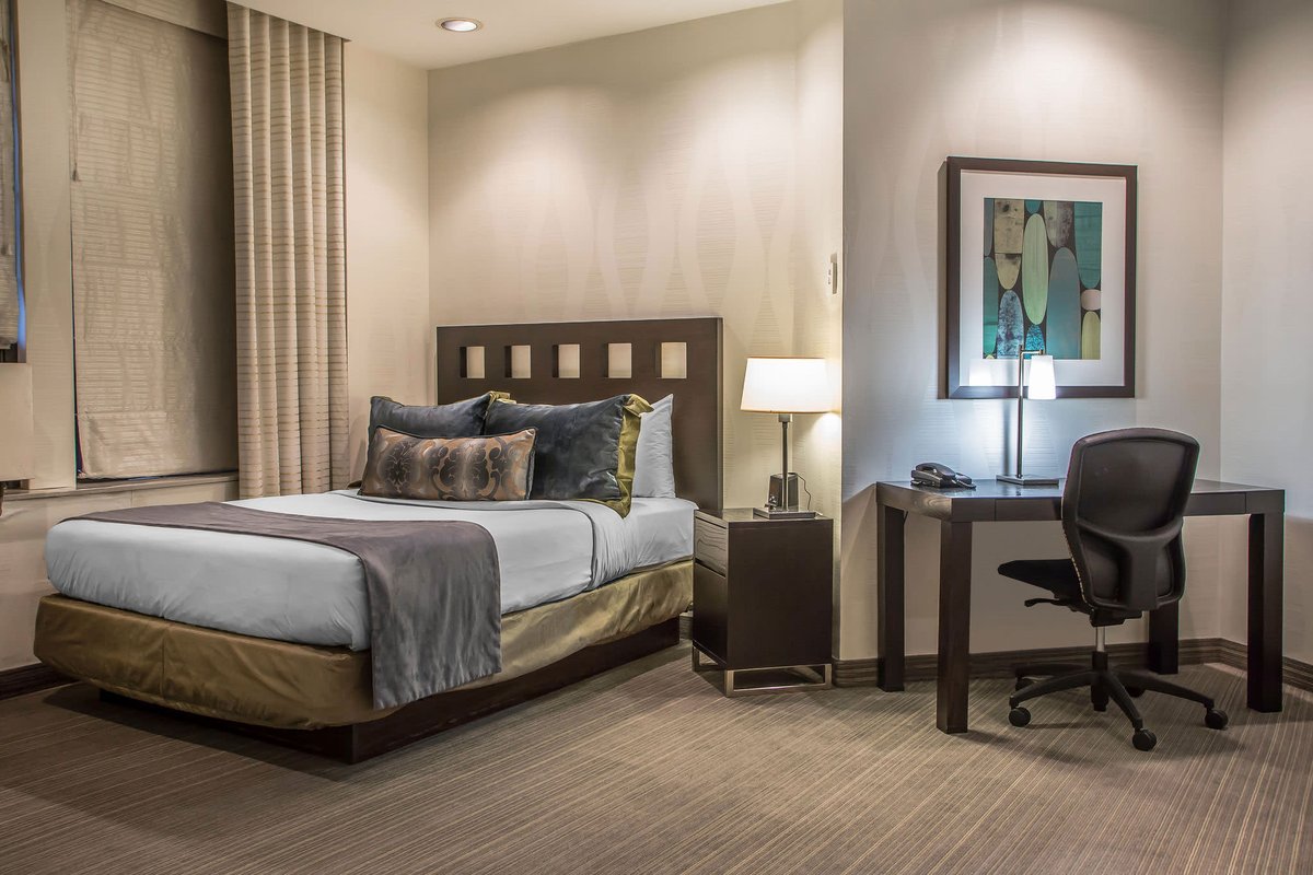 InnofChicago's tweet photo. We're committed to clean and keeping you comfortable! Join us here at the Inn of Chicago for the relaxing stay you deserve. 😌 https://t.co/AazUmrdaNg