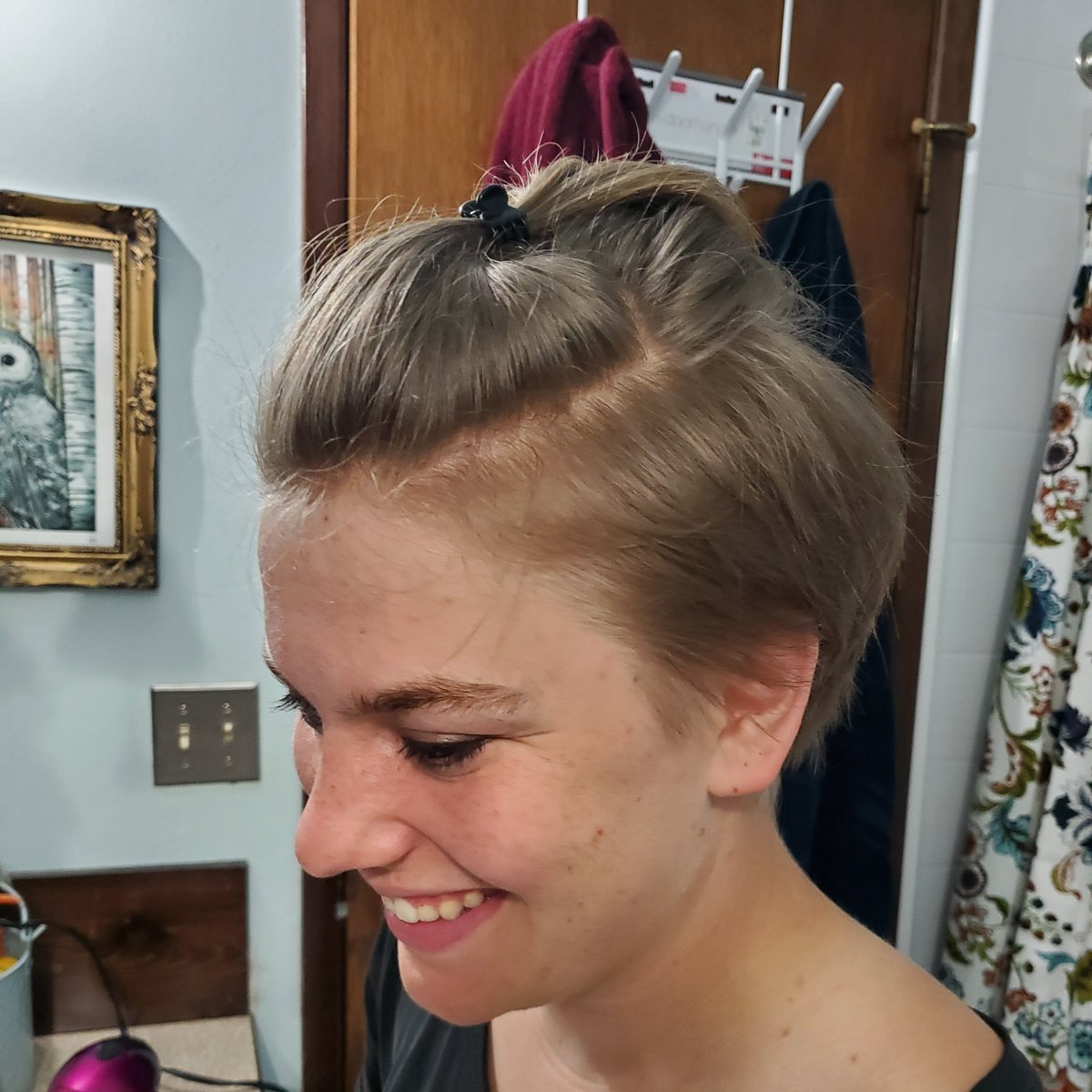 lostceilingfan's tweet photo. @bradmondonyc here's a before and after of me after dying my hair with @arcticfoxcolor in the shade "Wrath" https://t.co/XGAwaB9Mak