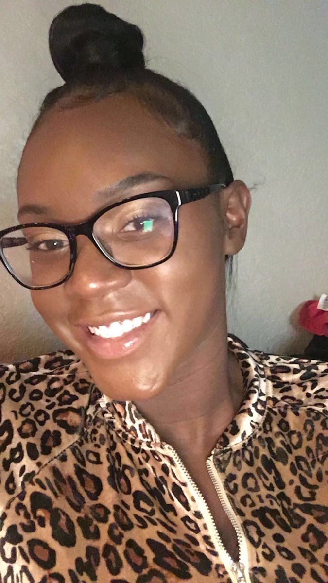 Diamond_chainzz's tweet photo. Glasses? https://t.co/f4nro6Ve1n