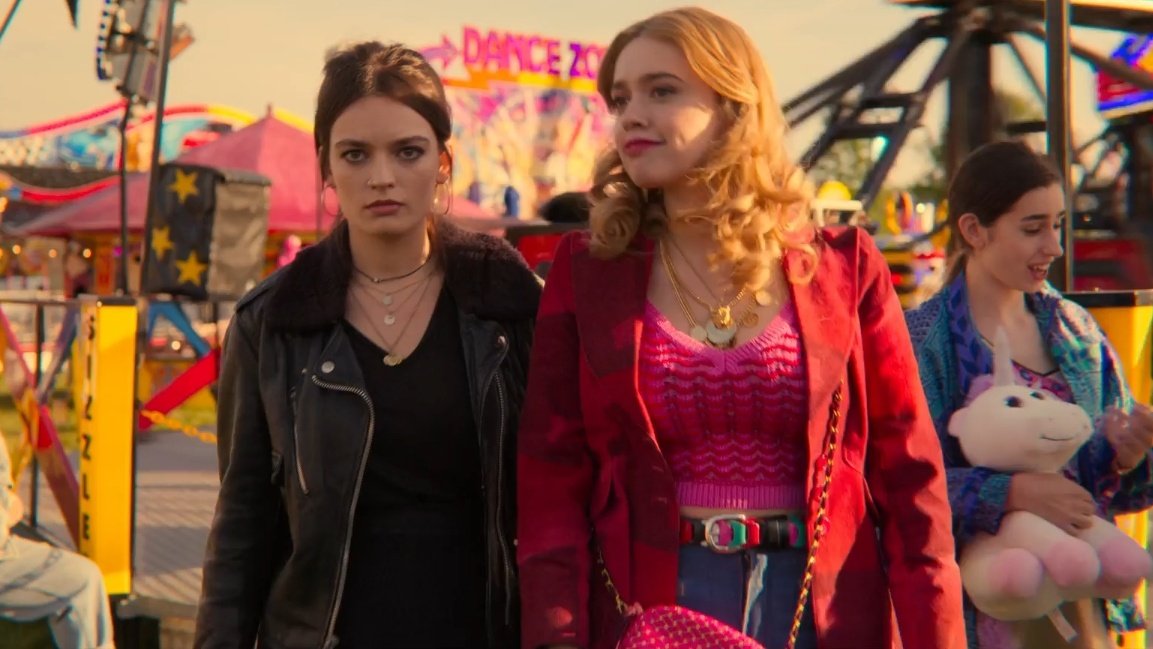 kisssgirls's tweet image. funny how this is the only picture to ever exist &amp;lt;3