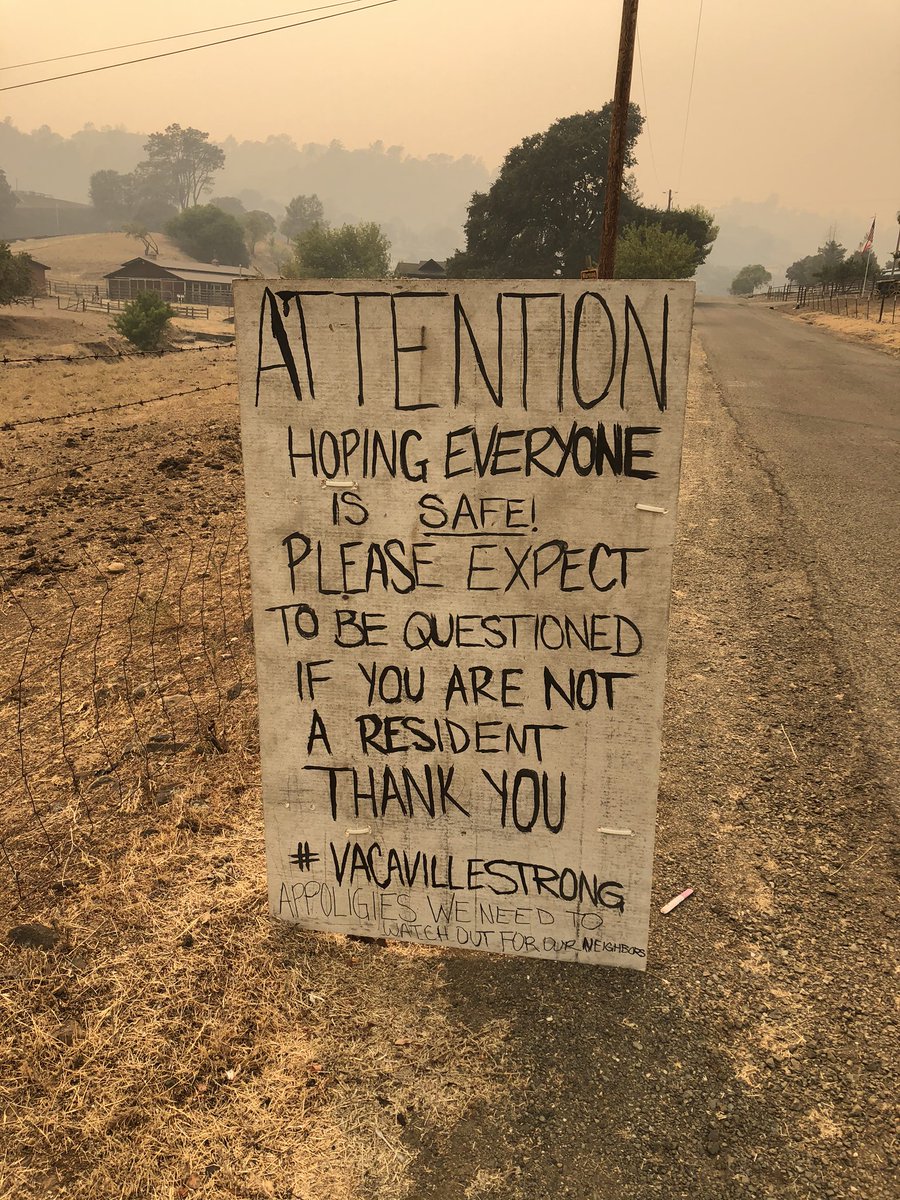 mgafni's tweet image. A sign off Skyhawk Lane in #Vacaville
#LNULightningComplex #LightningComplexFires