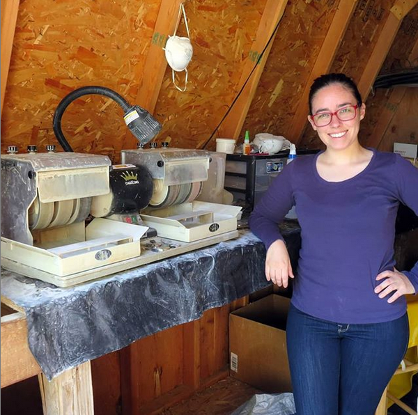 TheCabKing's tweet photo. Meet Veronica, the #selftaught #metalsmith behind https://t.co/0sD563njPz. She makes #handmade jewelry from her home in SE Utah, inspired by the desert. Check out her beautiful work! π
#utahartist #WFH #studiospace #desertstyle #lapidary #cabbing #cabochon #rockhound #cabking https://t.co/1kaRBH7H1J