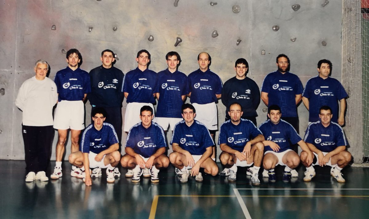 BmAtalaya's tweet photo. Hoy es un día muy triste para el balonmano en Peralta. Ha fallecido Óscar Pérez, jugador y amigo de este club. Hemos perdido a una gran persona.Te echaremos de menos. Desde el Club Atalaya queremos mandar nuestro más sentido pésame y un gran abrazo, a toda su familia D.E.P https://t.co/yQBbtLDJ4C