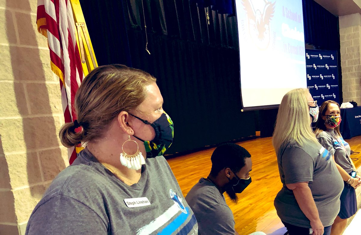 JenniferFey's tweet photo. Hill Country College Preparatory High School held its meet the teachers night along with an open house at the new campus! Let the adventure begin! @Jewelsaw4 @mrosscisd5 @Supt_comalisd @luluantolinez https://t.co/0muyQ2Y4qg