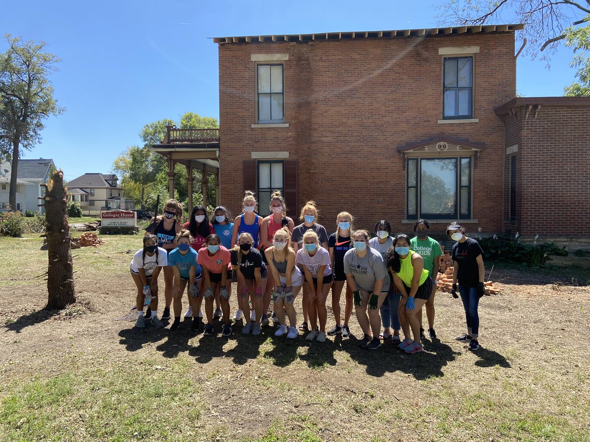 LMHSKeyClub's tweet photo. Thank you to everyone who helped clean up the Granger House yesterday! :) https://t.co/6sJOvaRyas