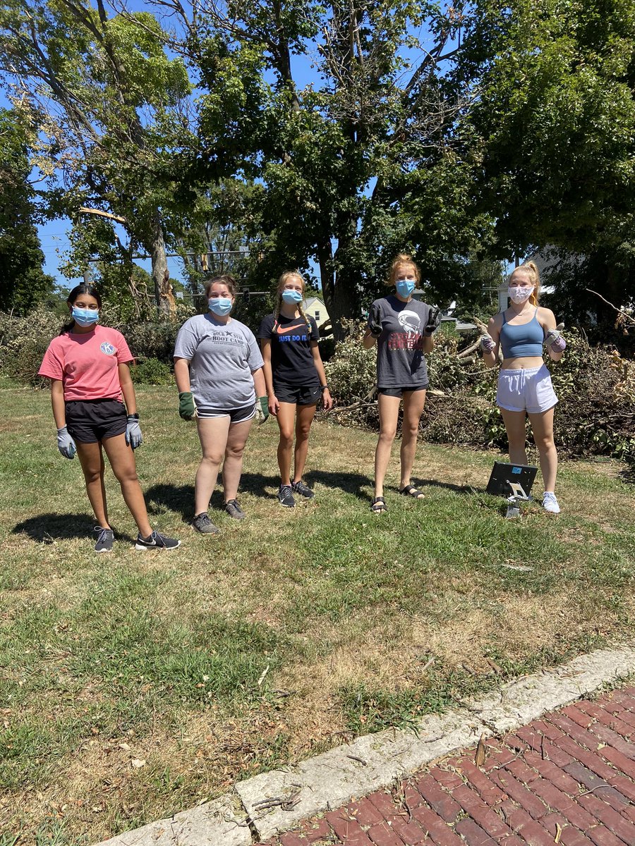 LMHSKeyClub's tweet photo. Thank you to everyone who helped clean up the Granger House yesterday! :) https://t.co/6sJOvaRyas